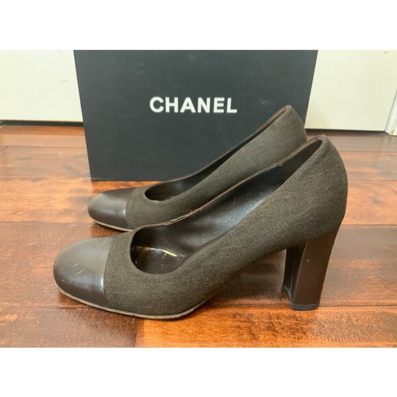 CHANEL Brown Camellia CoCo CC Wool & Leather Block Heels Pumps, Size 7.5 | 37.5 - Picture 3 of 8